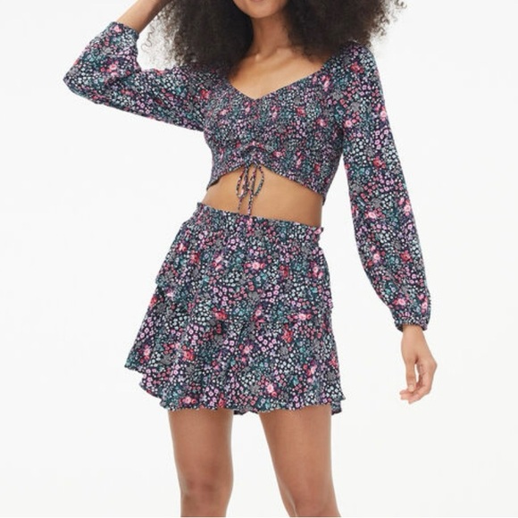 NWT Aeropostale Ditsy Floral Ruched Balloon Sleeve Crop Top Sz Large - Picture 1 of 6